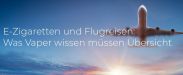 Auf der rechten obveren Seite ist ein fliegendes Flugzeug vor blauem Himmel. Darunter rechts von der Mitte sind Sonnenstrahlen. Auf dem Bild steht E-Zigarette und Flugreisen: Was Vaper wissen müssen.